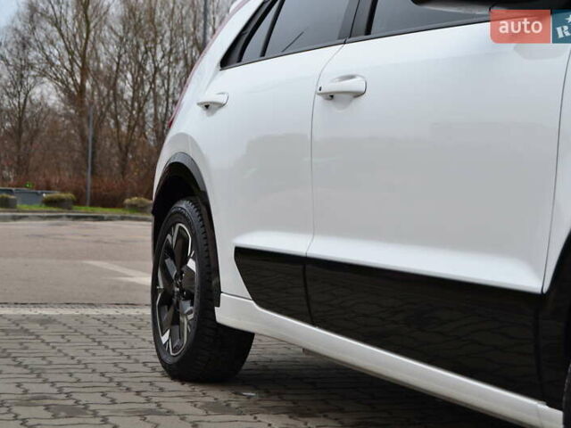 Белый Киа Niro, объемом двигателя 0 л и пробегом 33 тыс. км за 27999 $, фото 80 на Automoto.ua