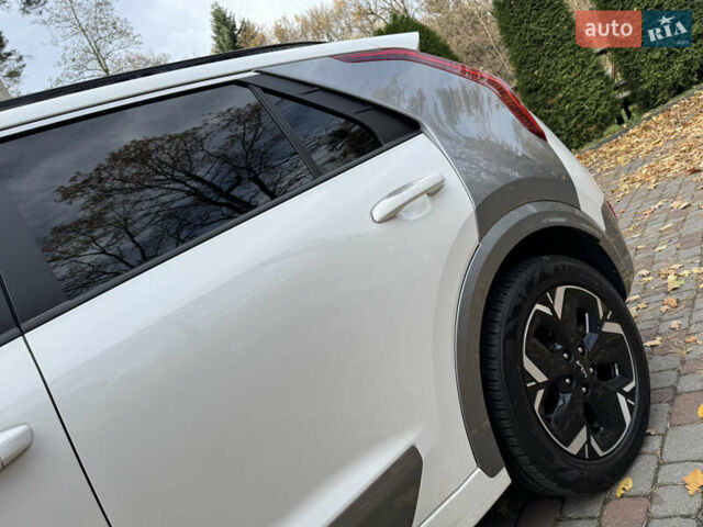 Білий Кіа Niro, об'ємом двигуна 0 л та пробігом 85 тис. км за 26899 $, фото 24 на Automoto.ua