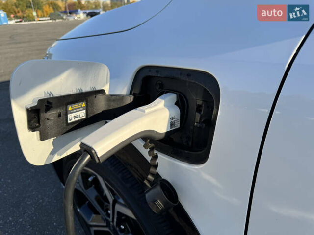 Белый Киа Niro, объемом двигателя 1.58 л и пробегом 15 тыс. км за 27800 $, фото 4 на Automoto.ua