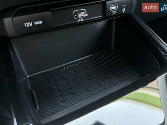 Білий Кіа Niro, об'ємом двигуна 0 л та пробігом 27 тис. км за 18700 $, фото 26 на Automoto.ua