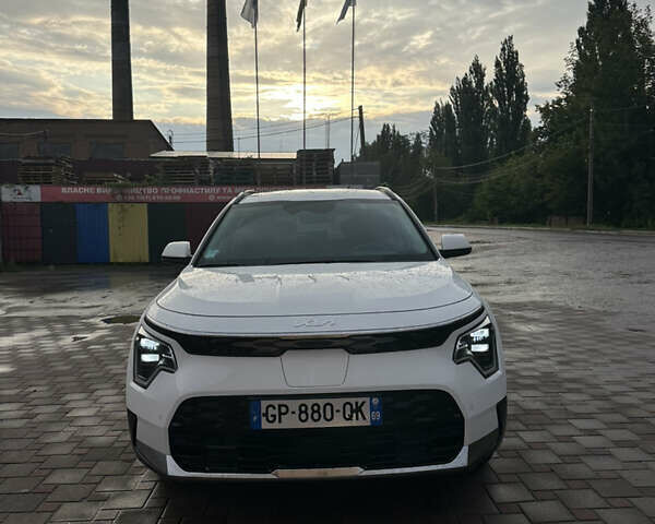 Кіа Niro 2023 у Києві на Automoto.ua Білий Кіа Niro, об'ємом двигуна 0 л та пробігом 1 тис. км за 27999 $, фото 1 на Automoto.ua