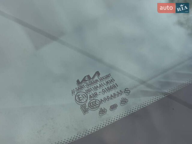Білий Кіа Niro, об'ємом двигуна 0 л та пробігом 85 тис. км за 26899 $, фото 45 на Automoto.ua