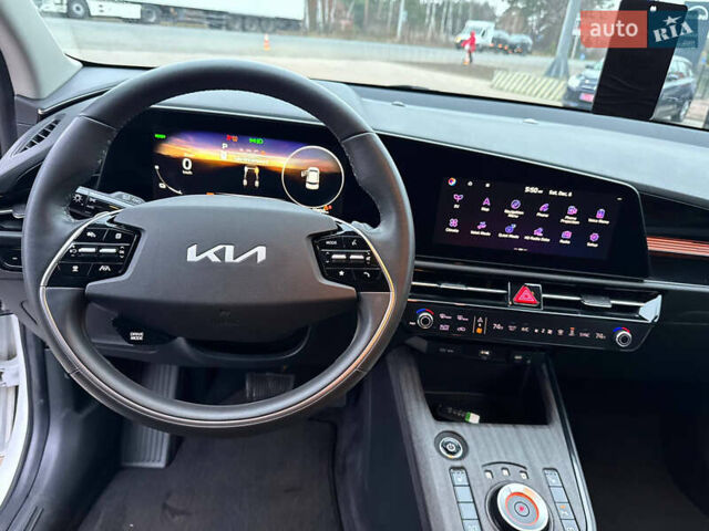 Білий Кіа Niro, об'ємом двигуна 0 л та пробігом 49 тис. км за 21500 $, фото 37 на Automoto.ua
