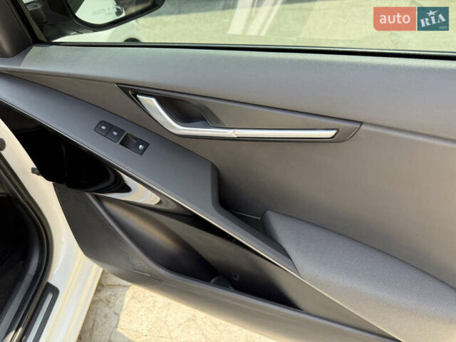 Киа Niro 2023 в Умани на Automoto.ua Белый Киа Niro, объемом двигателя 0 л и пробегом 83 тыс. км за 24600 $, фото 34 на Automoto.ua