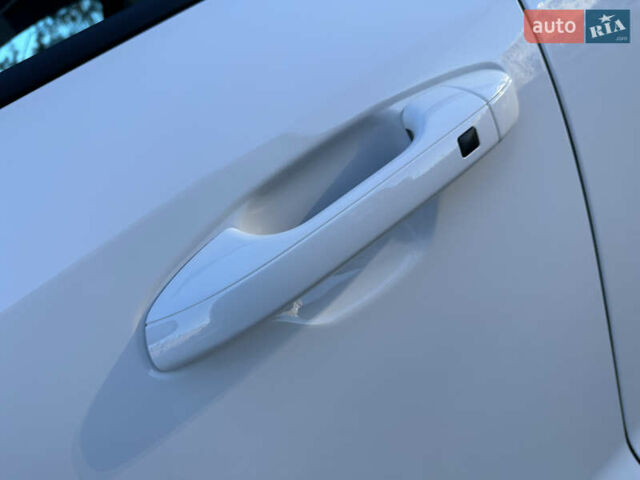 Білий Кіа Niro, об'ємом двигуна 0 л та пробігом 5 тис. км за 27980 $, фото 24 на Automoto.ua
