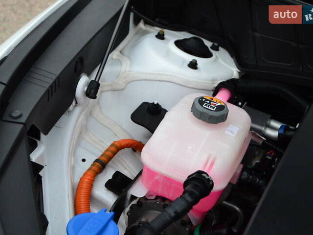 Белый Киа Niro, объемом двигателя 0 л и пробегом 33 тыс. км за 27999 $, фото 117 на Automoto.ua