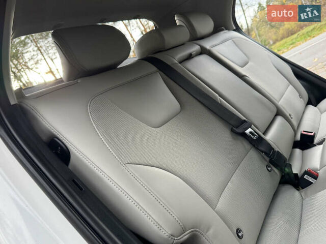 Білий Кіа Niro, об'ємом двигуна 0 л та пробігом 85 тис. км за 26899 $, фото 177 на Automoto.ua
