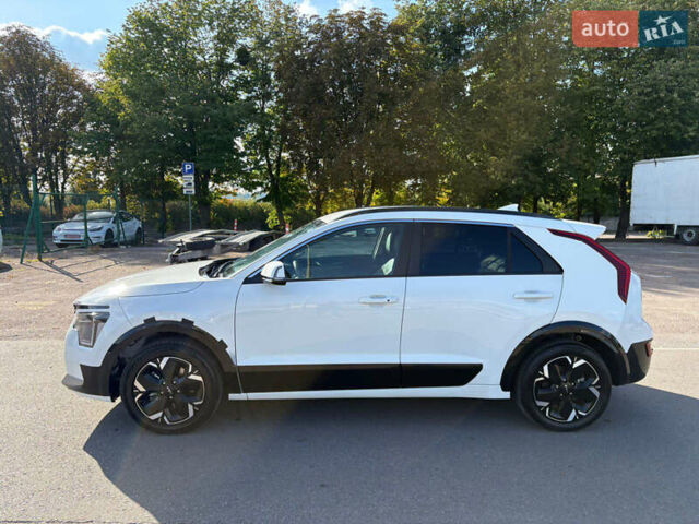 Белый Киа Niro, объемом двигателя 0 л и пробегом 28 тыс. км за 20499 $, фото 3 на Automoto.ua