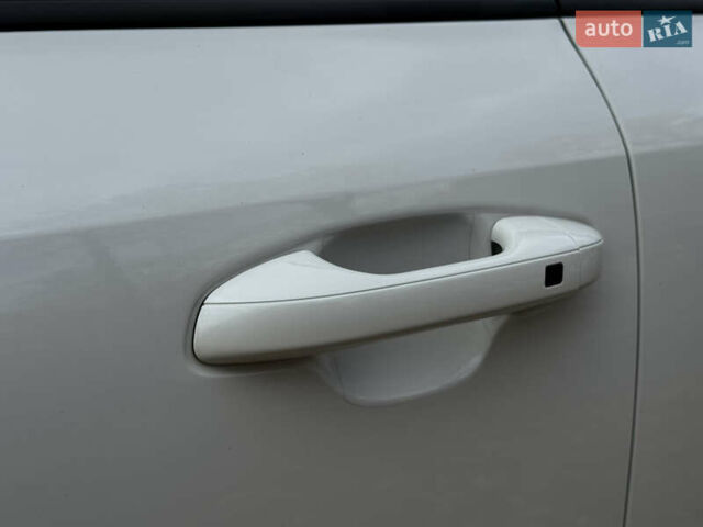 Білий Кіа Niro, об'ємом двигуна 0 л та пробігом 85 тис. км за 26899 $, фото 23 на Automoto.ua