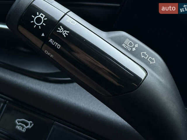 Білий Кіа Niro, об'ємом двигуна 0 л та пробігом 27 тис. км за 18700 $, фото 31 на Automoto.ua