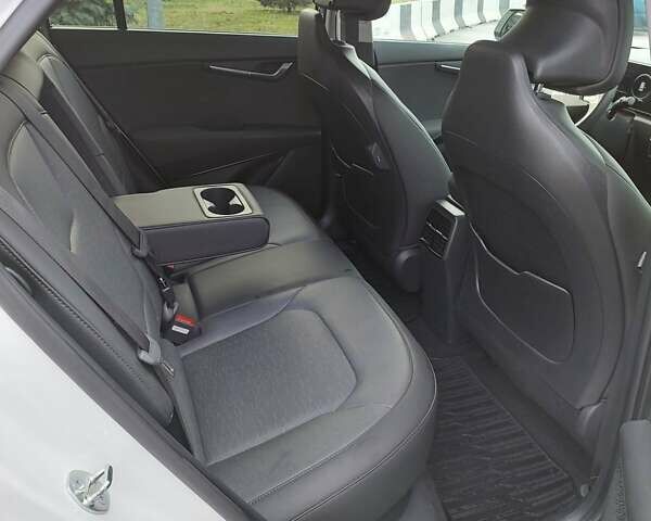 Білий Кіа Niro, об'ємом двигуна 0 л та пробігом 17 тис. км за 32000 $, фото 9 на Automoto.ua