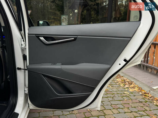 Білий Кіа Niro, об'ємом двигуна 0 л та пробігом 85 тис. км за 26899 $, фото 171 на Automoto.ua
