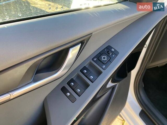 Білий Кіа Niro, об'ємом двигуна 1.6 л та пробігом 19 тис. км за 22900 $, фото 11 на Automoto.ua