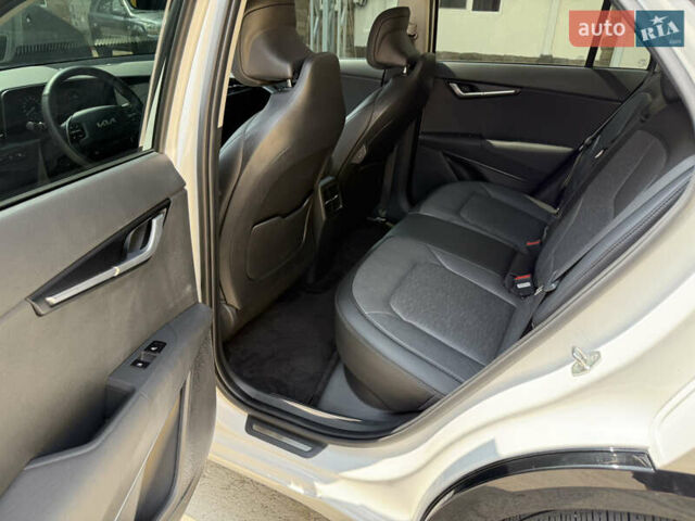 Киа Niro 2023 в Умани на Automoto.ua Белый Киа Niro, объемом двигателя 0 л и пробегом 83 тыс. км за 24600 $, фото 46 на Automoto.ua