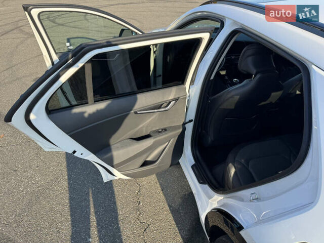 Белый Киа Niro, объемом двигателя 1.58 л и пробегом 15 тыс. км за 27800 $, фото 37 на Automoto.ua