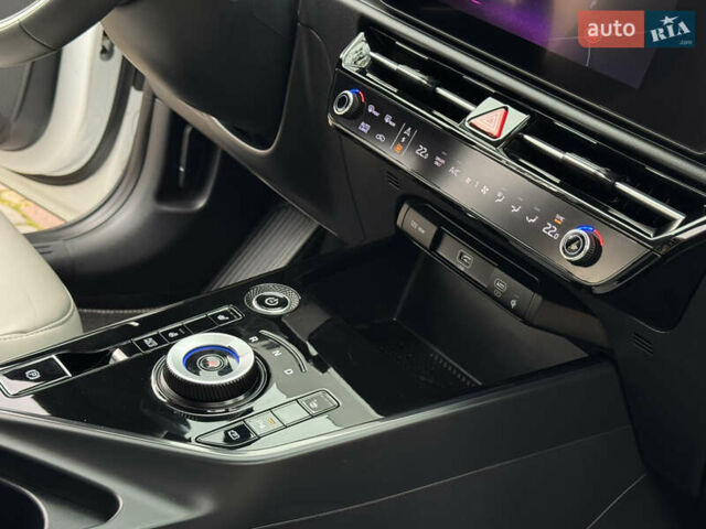 Білий Кіа Niro, об'ємом двигуна 0 л та пробігом 85 тис. км за 26899 $, фото 157 на Automoto.ua