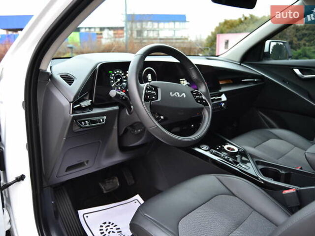 Белый Киа Niro, объемом двигателя 0 л и пробегом 33 тыс. км за 27999 $, фото 90 на Automoto.ua