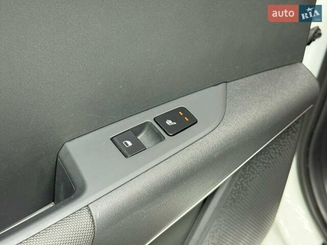 Белый Киа Niro, объемом двигателя 0 л и пробегом 44 тыс. км за 29759 $, фото 32 на Automoto.ua