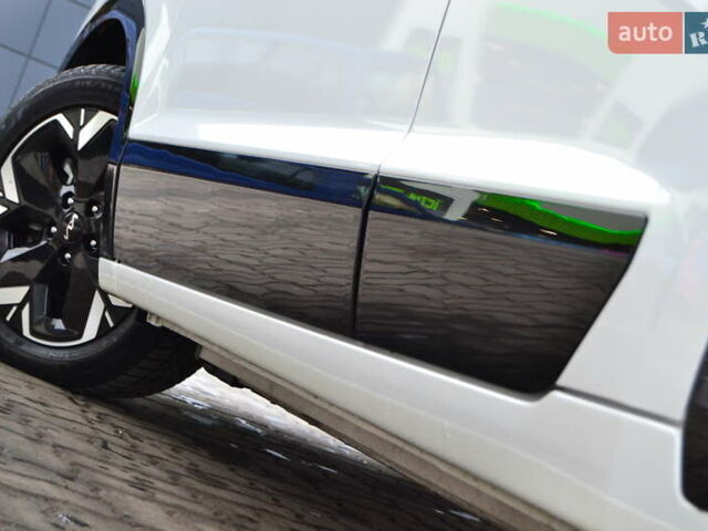 Белый Киа Niro, объемом двигателя 0 л и пробегом 33 тыс. км за 27999 $, фото 42 на Automoto.ua