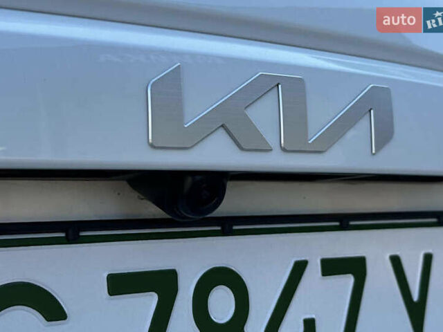 Білий Кіа Niro, об'ємом двигуна 0 л та пробігом 27 тис. км за 18700 $, фото 11 на Automoto.ua
