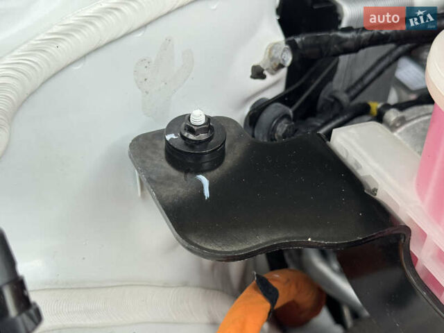 Білий Кіа Niro, об'ємом двигуна 0 л та пробігом 85 тис. км за 26899 $, фото 187 на Automoto.ua