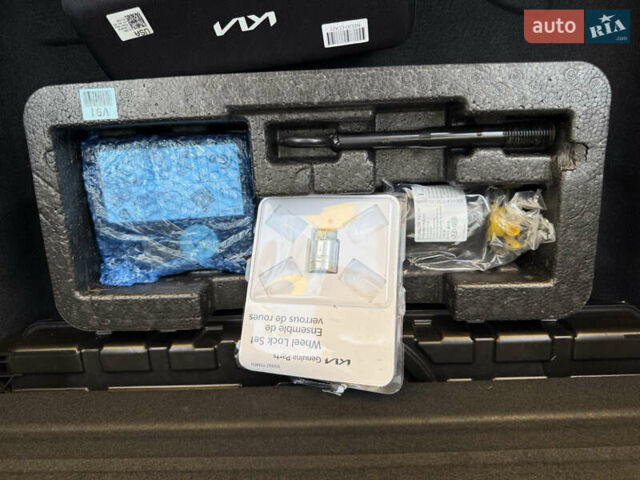 Киа Niro 2023 в Умани на Automoto.ua Белый Киа Niro, объемом двигателя 0 л и пробегом 83 тыс. км за 24600 $, фото 27 на Automoto.ua