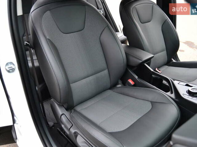 Белый Киа Niro, объемом двигателя 0 л и пробегом 33 тыс. км за 27999 $, фото 103 на Automoto.ua