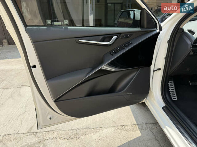 Киа Niro 2023 в Умани на Automoto.ua Белый Киа Niro, объемом двигателя 0 л и пробегом 83 тыс. км за 24600 $, фото 49 на Automoto.ua