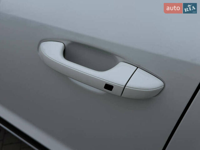 Білий Кіа Niro, об'ємом двигуна 0 л та пробігом 49 тис. км за 21500 $, фото 28 на Automoto.ua