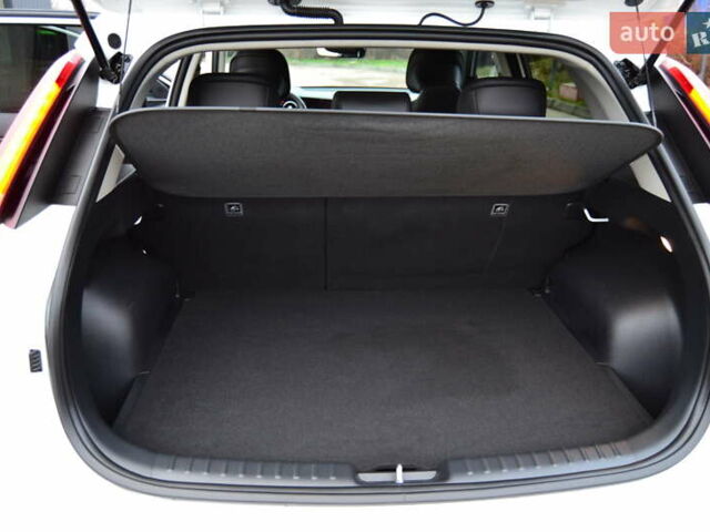 Белый Киа Niro, объемом двигателя 0 л и пробегом 33 тыс. км за 27999 $, фото 97 на Automoto.ua