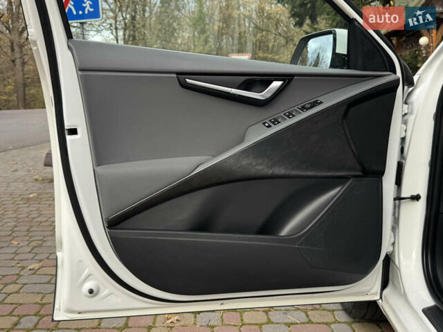 Білий Кіа Niro, об'ємом двигуна 0 л та пробігом 85 тис. км за 26899 $, фото 99 на Automoto.ua