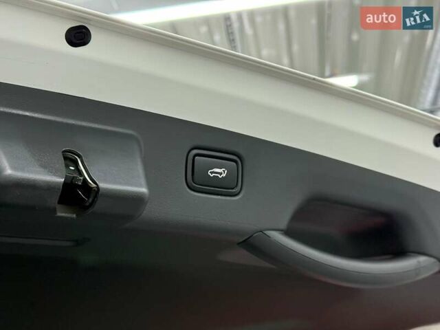 Белый Киа Niro, объемом двигателя 0 л и пробегом 44 тыс. км за 29759 $, фото 35 на Automoto.ua