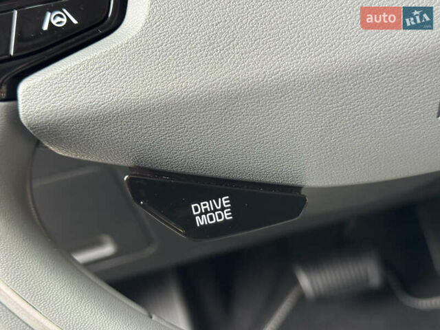 Білий Кіа Niro, об'ємом двигуна 0 л та пробігом 85 тис. км за 26899 $, фото 115 на Automoto.ua