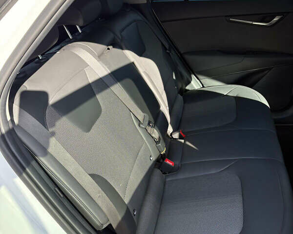 Белый Киа Niro, объемом двигателя 0 л и пробегом 28 тыс. км за 20499 $, фото 19 на Automoto.ua