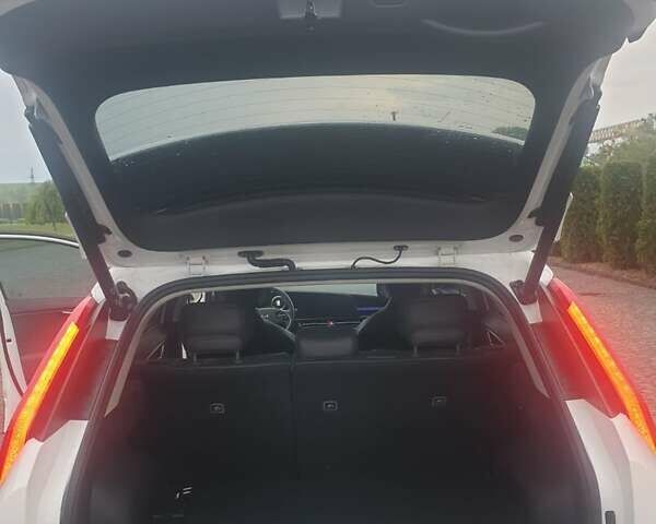 Білий Кіа Niro, об'ємом двигуна 0 л та пробігом 31 тис. км за 23500 $, фото 11 на Automoto.ua