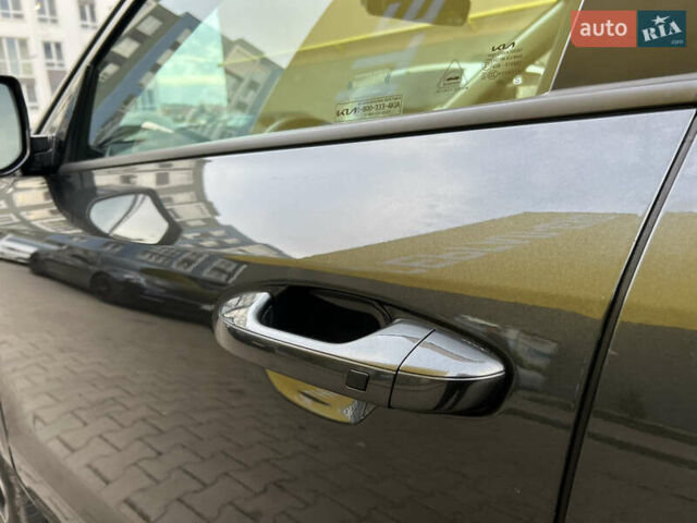 Белый Киа Niro, объемом двигателя 0 л и пробегом 120 тыс. км за 20000 $, фото 42 на Automoto.ua