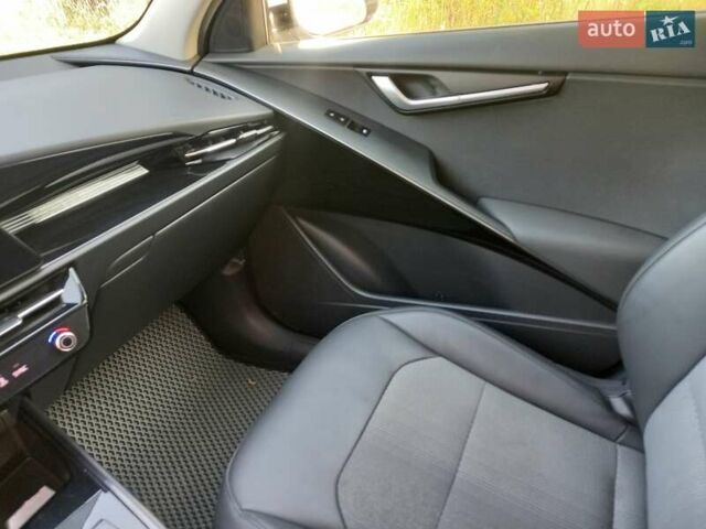 Белый Киа Niro, объемом двигателя 0 л и пробегом 77 тыс. км за 24000 $, фото 12 на Automoto.ua