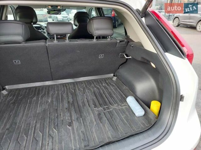 Білий Кіа Niro, об'ємом двигуна 0 л та пробігом 17 тис. км за 32000 $, фото 17 на Automoto.ua
