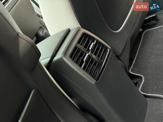 Білий Кіа Niro, об'ємом двигуна 0 л та пробігом 85 тис. км за 26899 $, фото 168 на Automoto.ua