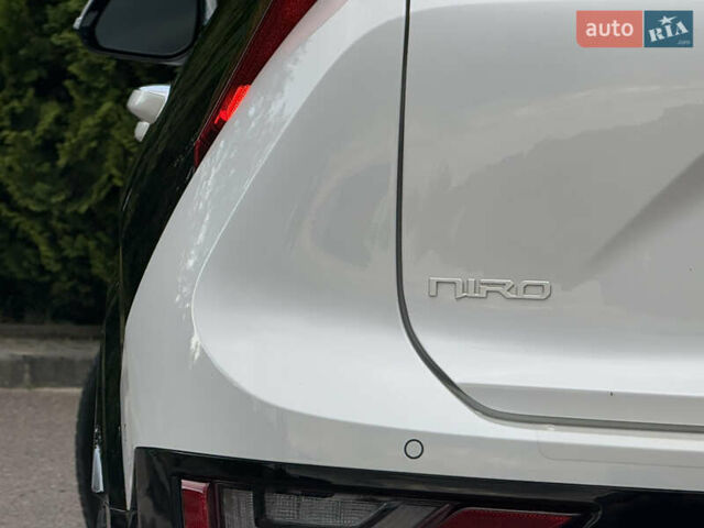Киа Niro 2023 в Дрогобыче на Automoto.ua Белый Киа Niro, объемом двигателя 0 л и пробегом 57 тыс. км за 23850 $, фото 40 на Automoto.ua