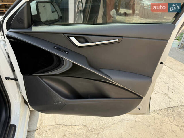 Киа Niro 2023 в Умани на Automoto.ua Белый Киа Niro, объемом двигателя 0 л и пробегом 83 тыс. км за 24600 $, фото 32 на Automoto.ua