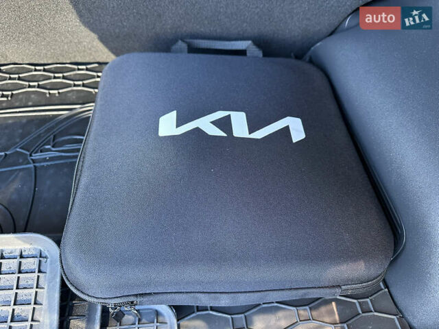 Білий Кіа Niro, об'ємом двигуна 0 л та пробігом 5 тис. км за 27980 $, фото 34 на Automoto.ua
