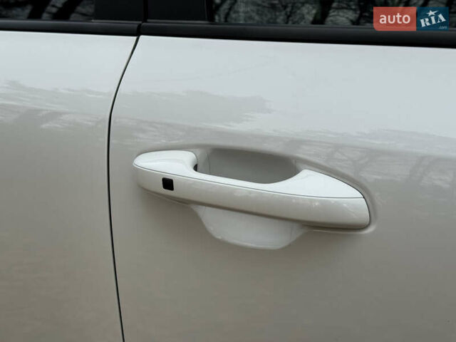Білий Кіа Niro, об'ємом двигуна 0 л та пробігом 85 тис. км за 26899 $, фото 49 на Automoto.ua