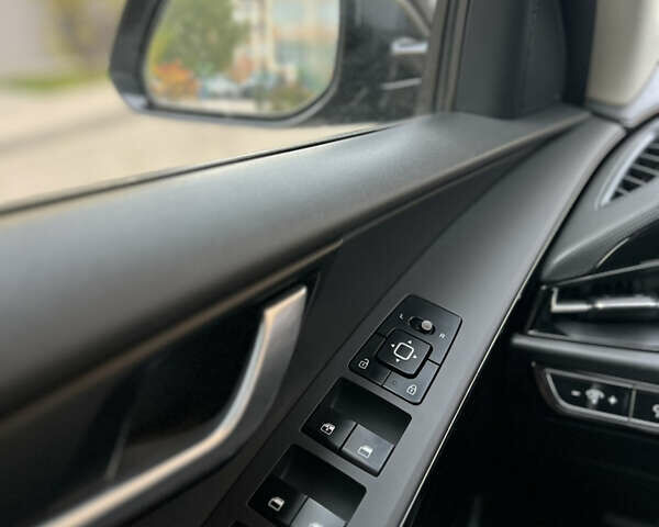 Белый Киа Niro, объемом двигателя 0 л и пробегом 120 тыс. км за 20000 $, фото 26 на Automoto.ua