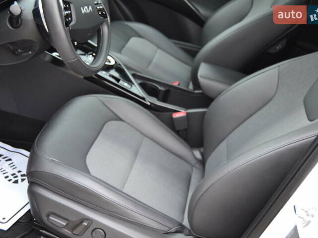 Белый Киа Niro, объемом двигателя 0 л и пробегом 33 тыс. км за 27999 $, фото 92 на Automoto.ua