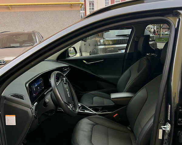 Белый Киа Niro, объемом двигателя 0 л и пробегом 120 тыс. км за 20000 $, фото 25 на Automoto.ua