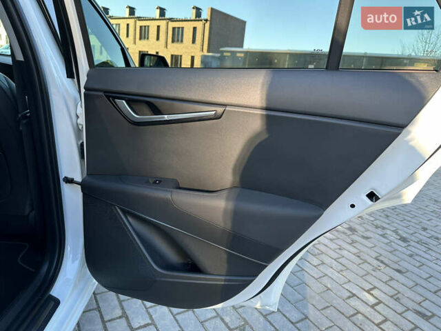 Білий Кіа Niro, об'ємом двигуна 0 л та пробігом 5 тис. км за 27980 $, фото 53 на Automoto.ua