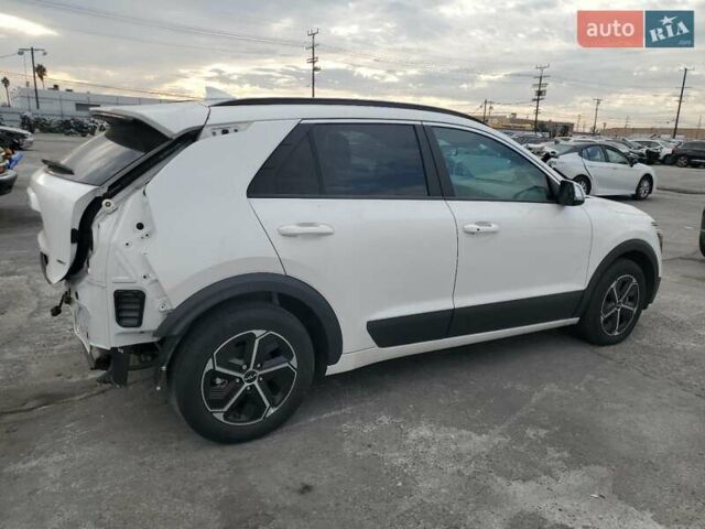 Белый Киа Niro, объемом двигателя 1.58 л и пробегом 37 тыс. км за 6000 $, фото 3 на Automoto.ua