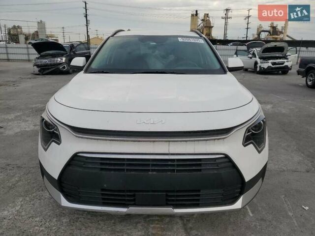 Белый Киа Niro, объемом двигателя 1.58 л и пробегом 37 тыс. км за 6000 $, фото 5 на Automoto.ua