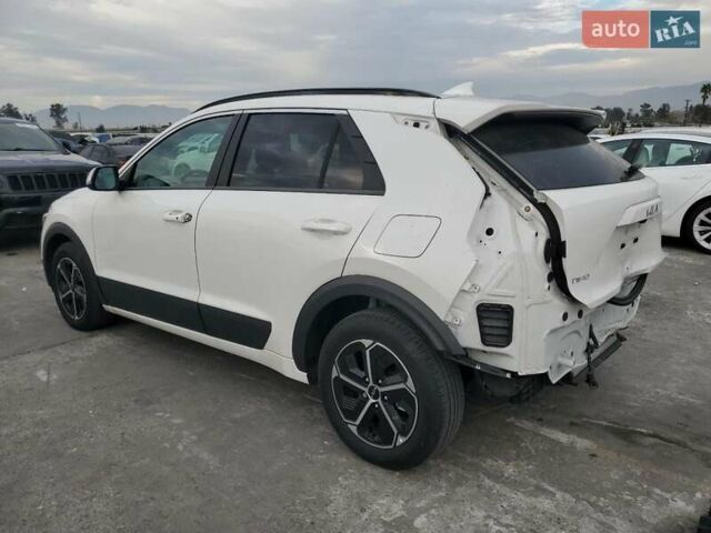 Белый Киа Niro, объемом двигателя 1.58 л и пробегом 37 тыс. км за 6000 $, фото 1 на Automoto.ua